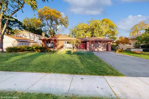875 Appletree Ct, Northbrook, IL 60062