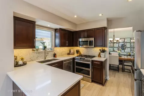 132 Dickens Trl, Elgin, IL 60120 photo 6