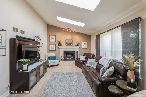 132 Dickens Trl, Elgin, IL 60120 photo 8