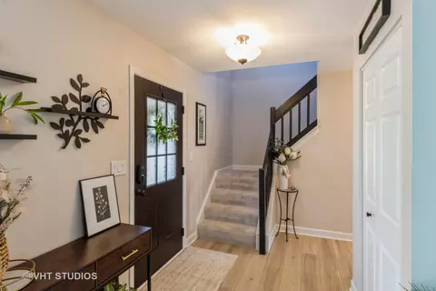132 Dickens Trl, Elgin, IL 60120 photo 3