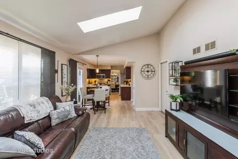 132 Dickens Trl, Elgin, IL 60120 photo 9