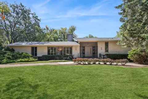 585 Crest Ct, Lake Forest, IL 60045