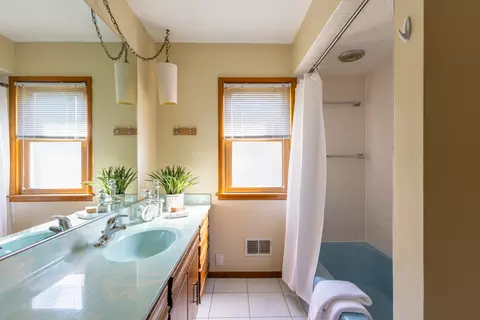 Bath - 441 E Harrison Rd, Lombard, IL 60148 photo 1 of 2