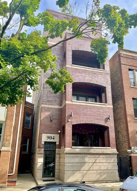 904 W Fletcher St #1, Chicago, IL 60657