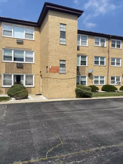 10739 S Pulaski Rd #2B, Chicago, IL 60655