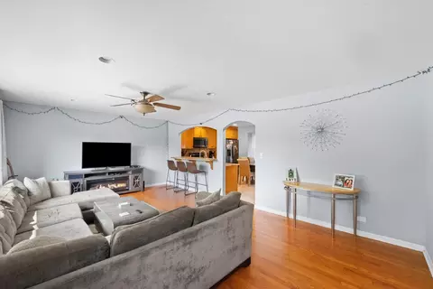 509 Spring St, Roselle, IL 60172 photo 4