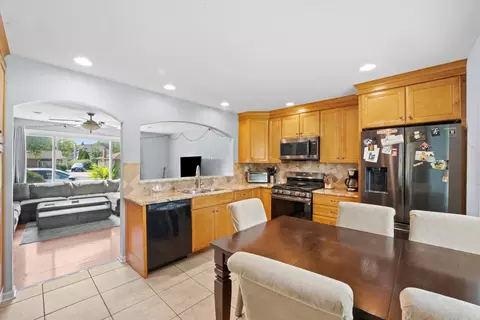 509 Spring St, Roselle, IL 60172 photo 7
