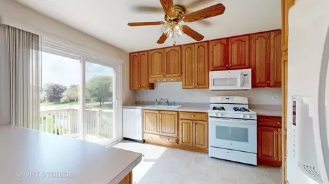 Kitchen - 966 Stuart Dr, Bartlett, IL 60103 photo 1 of 3