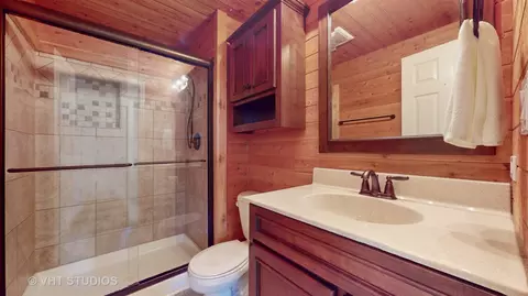 Bath - 966 Stuart Dr, Bartlett, IL 60103 photo 2 of 2