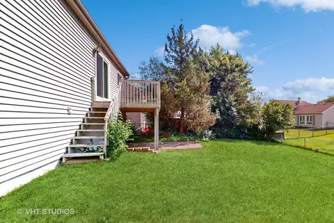 Exterior - 966 Stuart Dr, Bartlett, IL 60103 photo 4 of 5