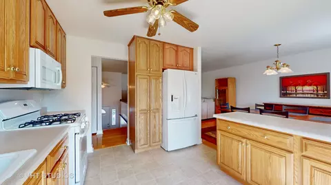 Kitchen - 966 Stuart Dr, Bartlett, IL 60103 photo 2 of 3