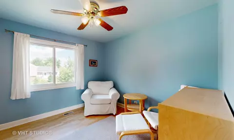 Bedroom - 966 Stuart Dr, Bartlett, IL 60103 photo 4 of 5