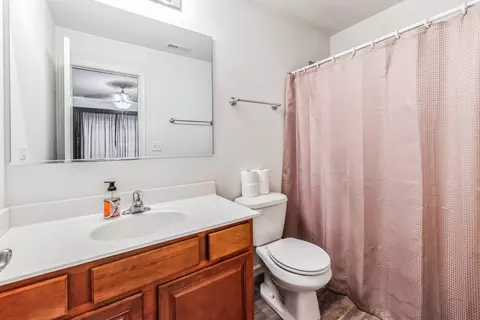 Bath - 3332 Cameron Dr, Elgin, IL 60124 photo 2 of 2