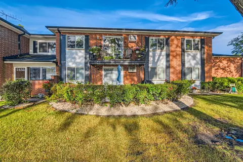 2435 E Brandenberry Ct #1L, Arlington Heights, IL 60004