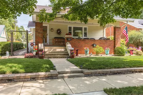 102 S Moore St, Bloomington, IL 61701