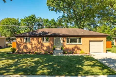16 Audrey Ln, Mount Prospect, IL 60056