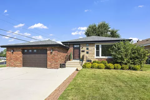 8162 W Greendale Ave, Niles, IL 60714