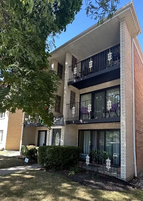 5470 W Higgins Ave #3W, Chicago, IL 60630