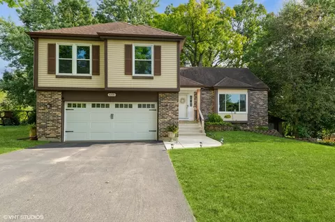 644 White Oak Ln, Bartlett, IL 60103