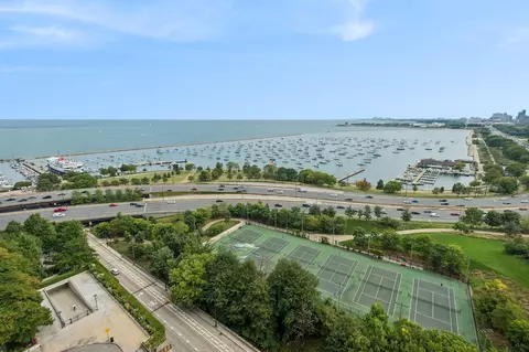 View/Area - 400 E Randolph St #2201, Chicago, IL 60601 photo 2 of 8