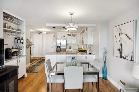 Dining - 400 E Randolph St #2201, Chicago, IL 60601 photo 2 of 3