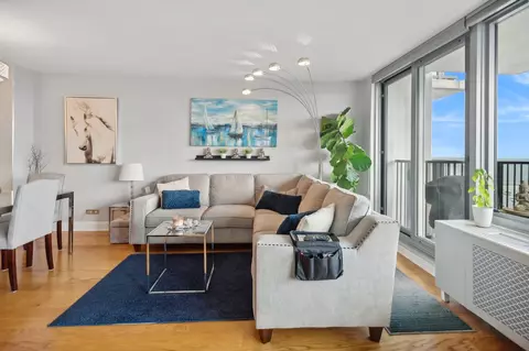 Living - 400 E Randolph St #2201, Chicago, IL 60601 photo 6 of 10