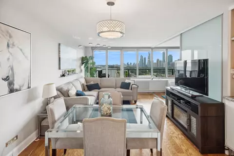 Living - 400 E Randolph St #2201, Chicago, IL 60601 photo 3 of 10