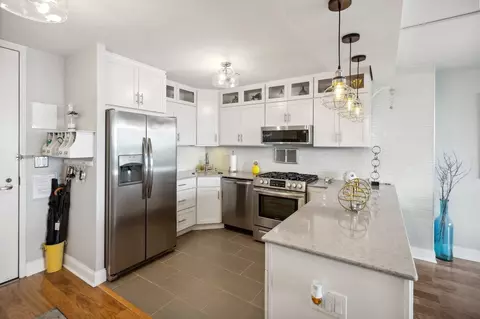 Kitchen - 400 E Randolph St #2201, Chicago, IL 60601 photo 4 of 6