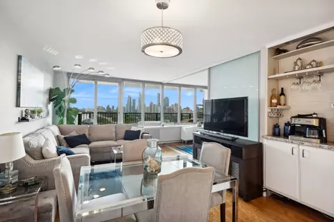 Living - 400 E Randolph St #2201, Chicago, IL 60601 photo 1 of 10