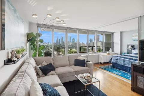 Living - 400 E Randolph St #2201, Chicago, IL 60601 photo 5 of 10