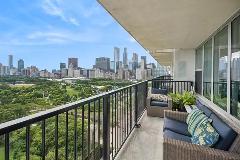 Exterior - 400 E Randolph St #2201, Chicago, IL 60601 photo 1 of 9
