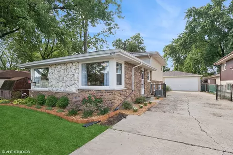 6707 W 90th St, Oak Lawn, IL 60453
