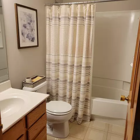Bath - 3175 Cambria Ct, Aurora, IL 60503 photo 2 of 2