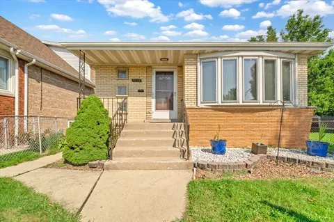 5233 S Linder St, Chicago, IL 60638
