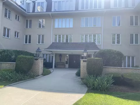 75 6th Ave #108, La Grange, IL 60525
