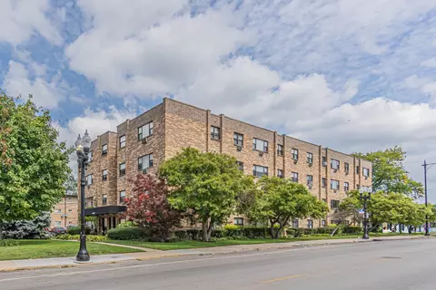 6400 N Ridge Blvd #201, Chicago, IL 60626