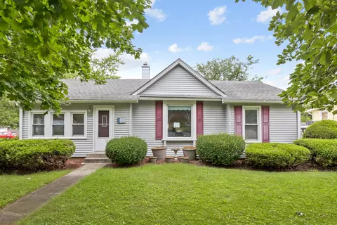 230 E Jefferson Ave, Hampshire, IL 60140