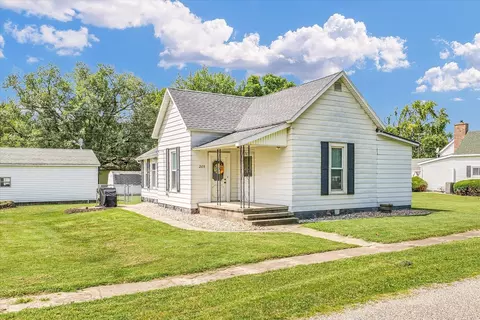 205 N Grove St, Fithian, IL 61844