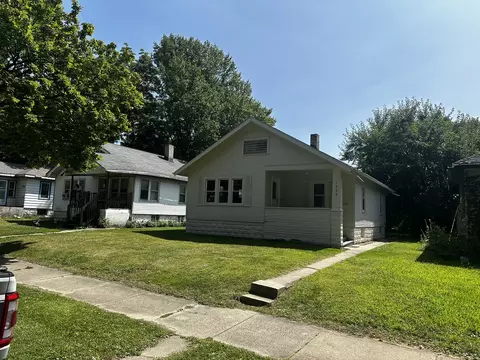1268 E Oak St, Kankakee, IL 60901