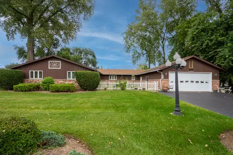 621 Monterrey Ter, Mchenry, IL 60050