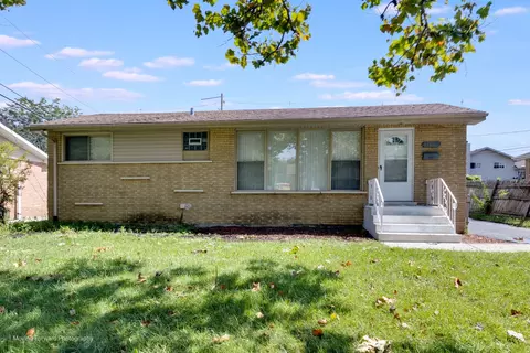 351 Iris Ln, Chicago Heights, IL 60411