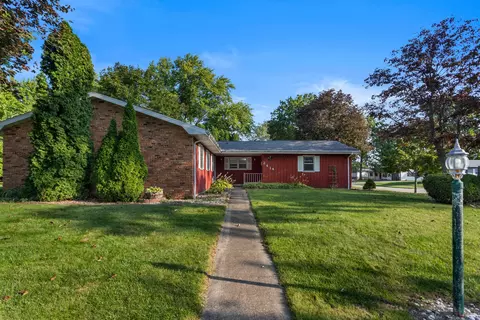 2414 Elizabeth St, Urbana, IL 61802