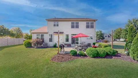 Exterior - 745 Red Barn Ln, Elgin, IL 60124 photo 2 of 4