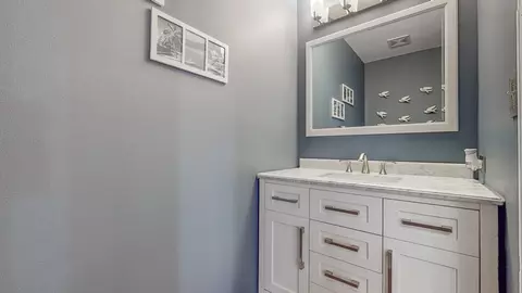 Bath - 745 Red Barn Ln, Elgin, IL 60124 photo 1 of 3