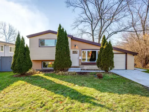 800 Fair Ln, Northbrook, IL 60062