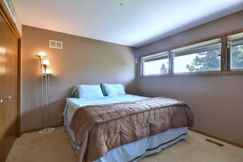 Bedroom - 484 Parkview Pl, Burr Ridge, IL 60527 photo 4 of 4