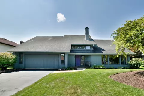 484 Parkview Pl, Burr Ridge, IL 60527