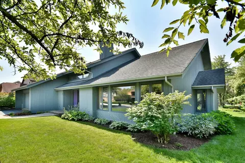Exterior - 484 Parkview Pl, Burr Ridge, IL 60527 photo 4 of 9