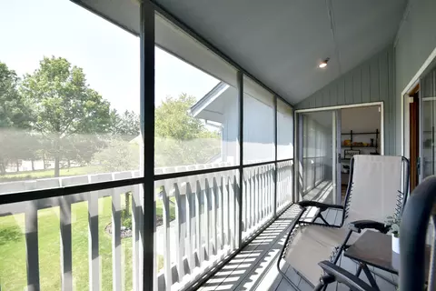 Exterior - 484 Parkview Pl, Burr Ridge, IL 60527 photo 3 of 9