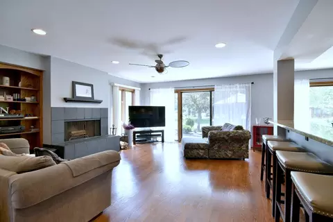 Living - 484 Parkview Pl, Burr Ridge, IL 60527 photo 1 of 5